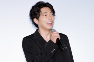 映画『アルキメデスの大戦』初日舞台挨拶に登場した柄本佑