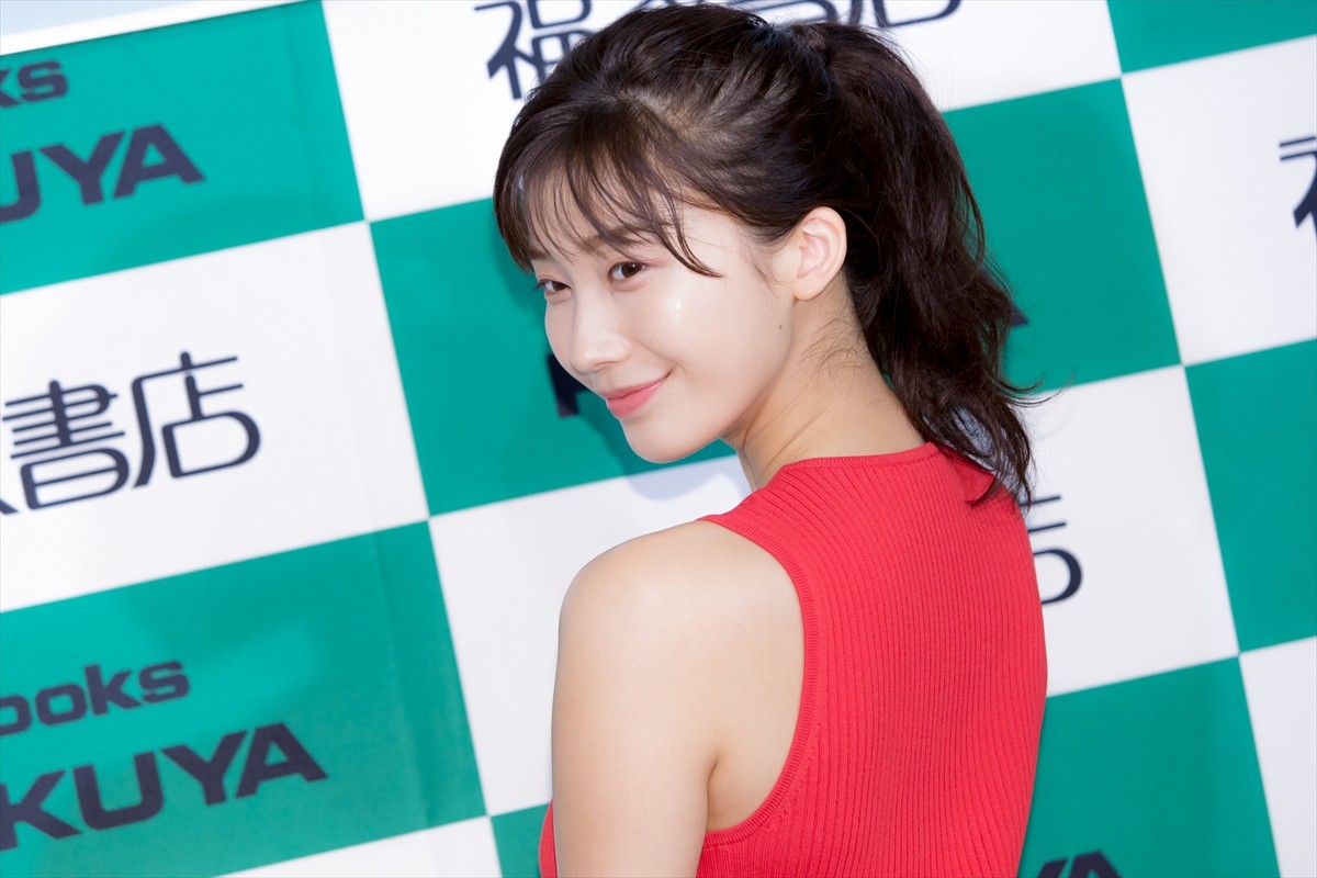 小倉優香、“水着終了宣言”を否定　今後も写真集は「出していきたい」