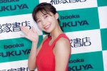 小倉優香、写真集『じゃじゃうま』刊行記念お渡し会に登場