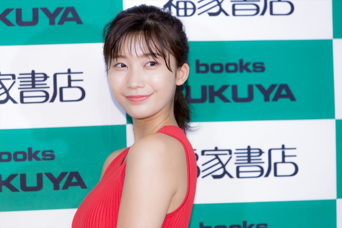 小倉優香、“水着終了宣言”を否定　今後も写真集は「出していきたい」