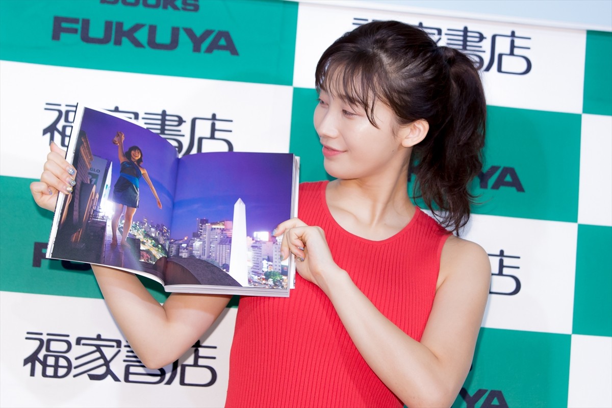 小倉優香、“水着終了宣言”を否定　今後も写真集は「出していきたい」