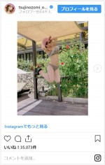 辻希美、バカンスで訪れた沖縄でビキニ姿で大ジャンプ　※「辻希美」インスタグラム