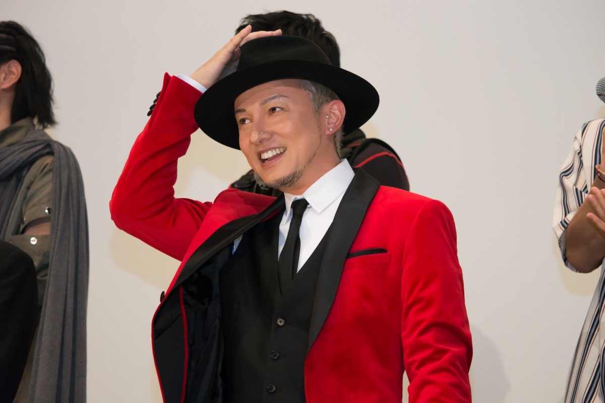  ISSA、仮面ライダー変身ポーズを生披露「また涙してしまいました」