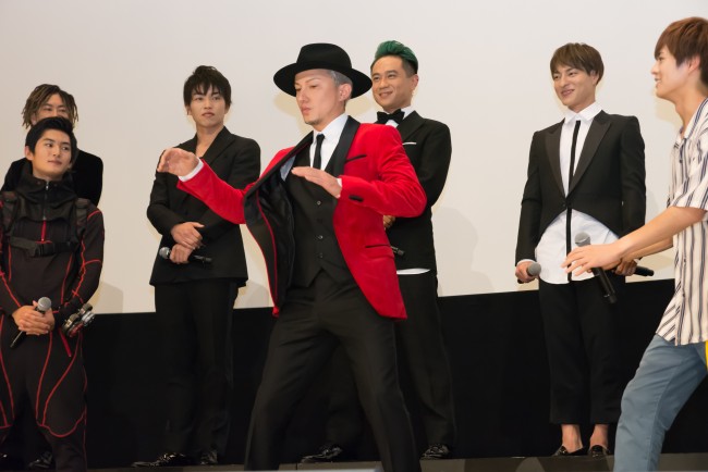 Issa 仮面ライダー変身ポーズを生披露 また涙してしまいました 19年7月28日 写真 クランクイン