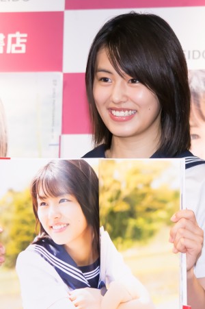 竹内愛紗、ファースト写真集発売記念会見に登場