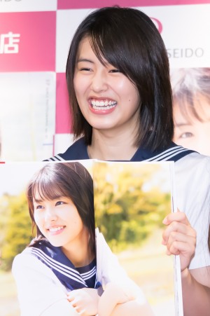 竹内愛紗、ファースト写真集発売記念会見に登場