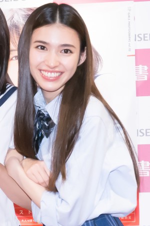 長見玲亜、ファースト写真集発売記念会見に登場