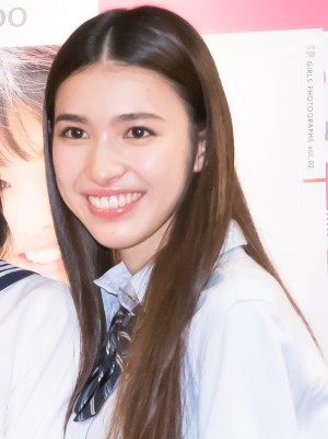 長見玲亜、ファースト写真集発売記念会見に登場