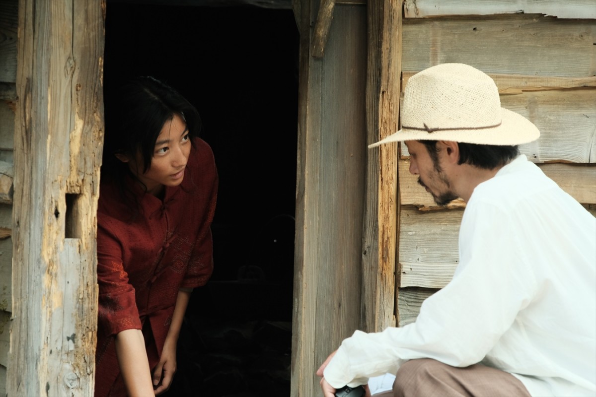 オダギリジョー監督×C・ドイル撮影『ある船頭の話』、場面写真＆メイキング一挙解禁