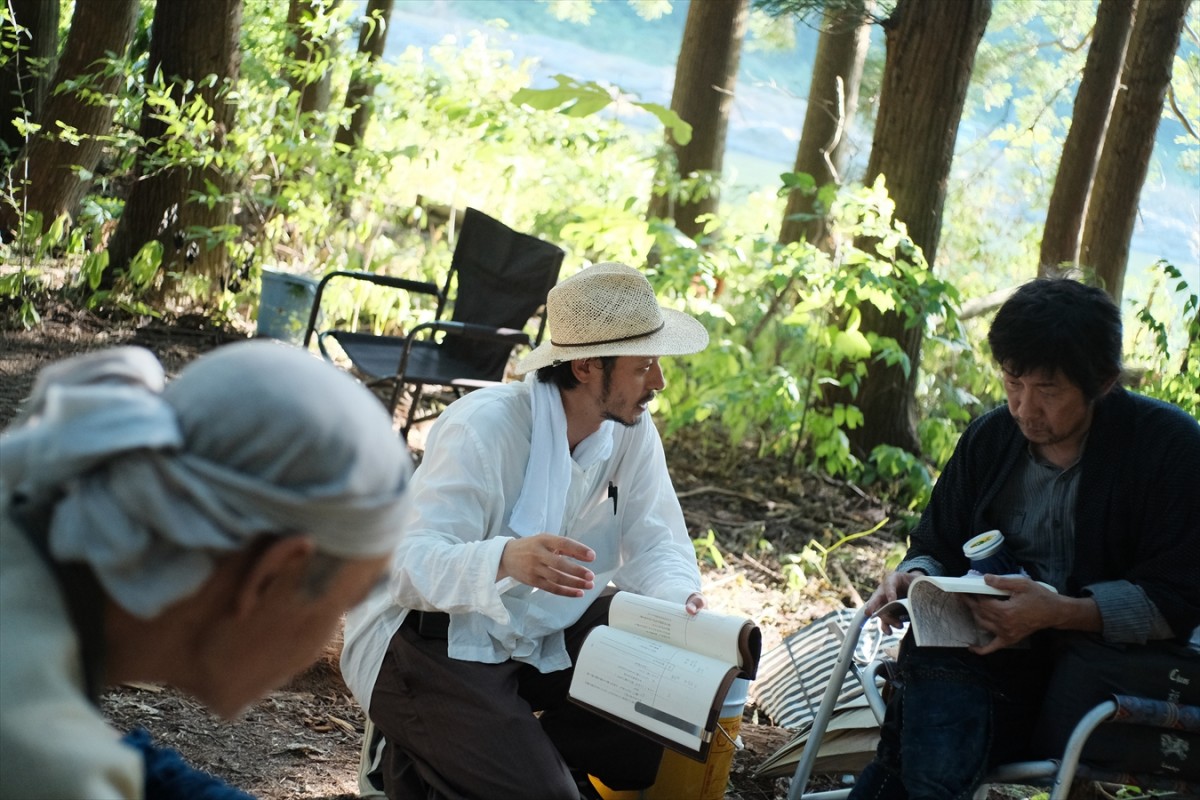 オダギリジョー監督×C・ドイル撮影『ある船頭の話』、場面写真＆メイキング一挙解禁