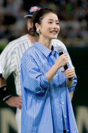「サントリー ドリームマッチ 2019」始球式に登場した石原さとみ