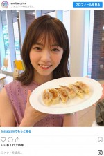 餃子を手にニッコリ　黒島ちゃん・西野七瀬 ※『あなたの番です』インスタグラム