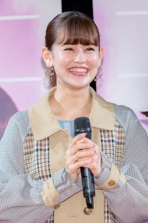 『CAST：』完成披露試写会＆新ブランド発表会に登場したemma