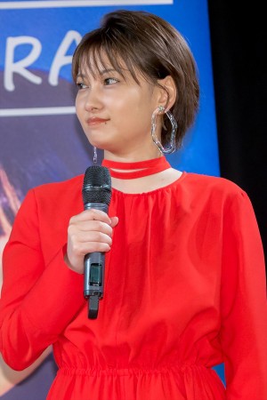 『CAST：』完成披露試写会＆新ブランド発表会に登場した佐藤千亜妃