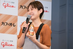 『カフェオーレの日』PRイベントに登場した高橋愛