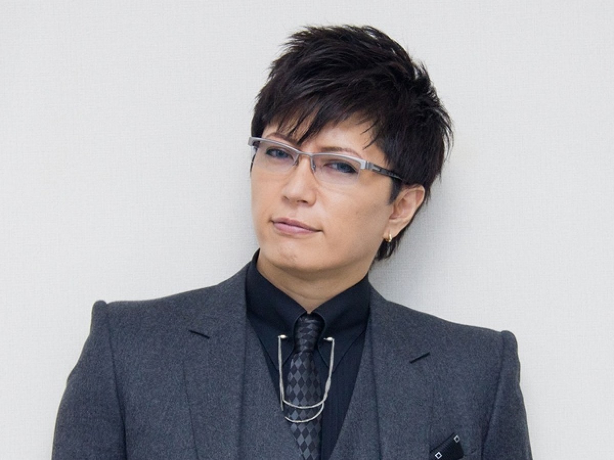 ローランド、“兄貴”GACKTとの2ショット　無防備な笑顔に「彼女みたい」の声