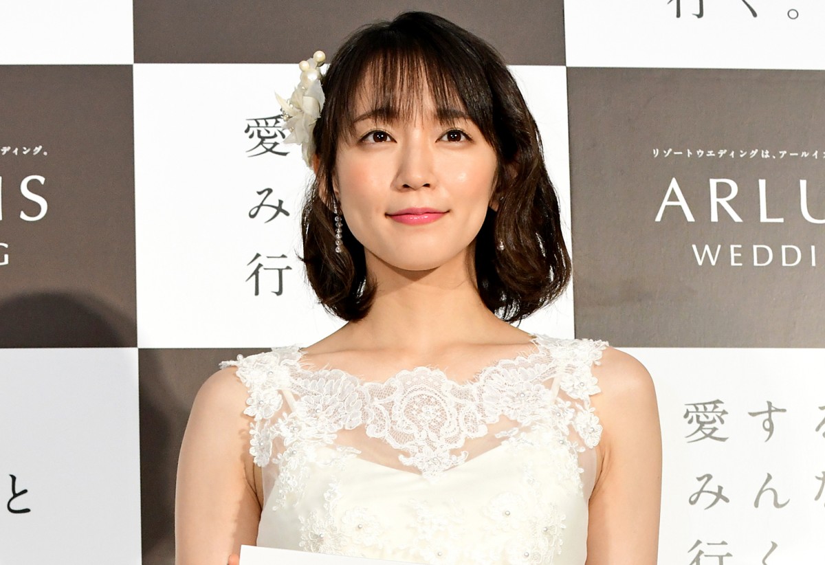 吉岡里帆、純白のウエディングドレス姿を披露　理想の男性も告白