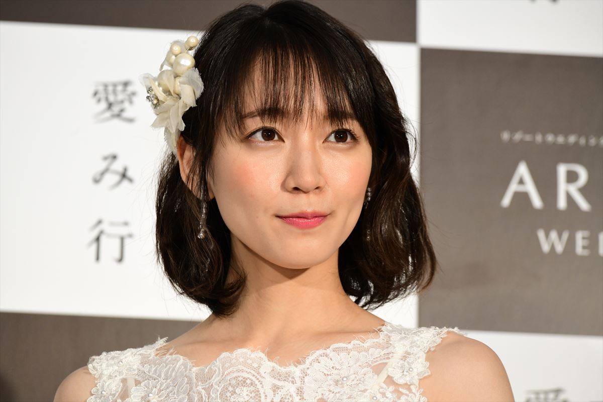 吉岡里帆、純白のウエディングドレス姿を披露　理想の男性も告白