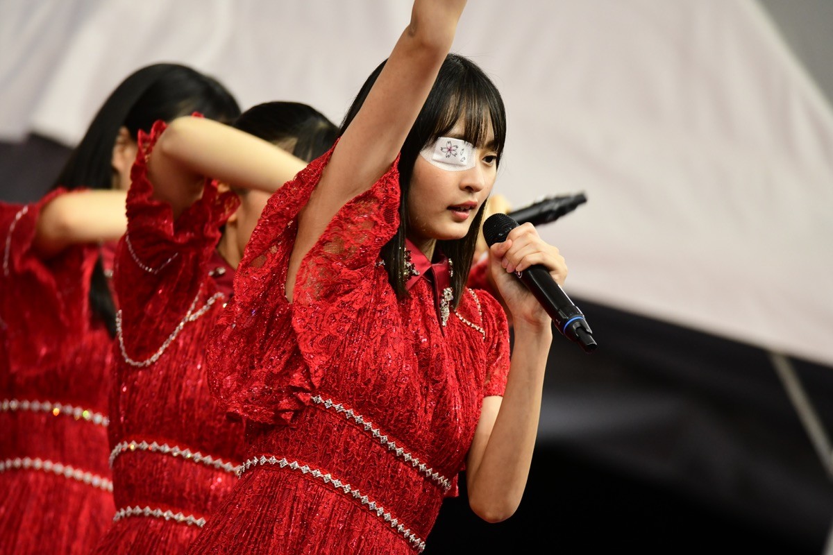 乃木坂46・4期生、「TIF2019」で全力パフォーマンス！ 遠藤さくらは眼帯姿で登場