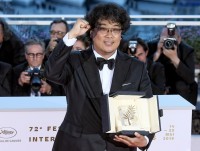 映画『パラサイト 半地下の家族』第72回カンヌ国際映画祭でパルムドールを受賞したポン・ジュノ監督の様子
