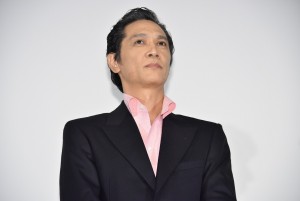 映画『影に抱かれて眠れ』完成披露上映会に登場した加藤雅也