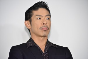 映画『影に抱かれて眠れ』完成披露上映会に登場した松本利夫