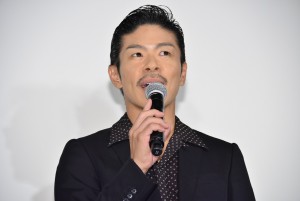 映画『影に抱かれて眠れ』完成披露上映会に登場した松本利夫