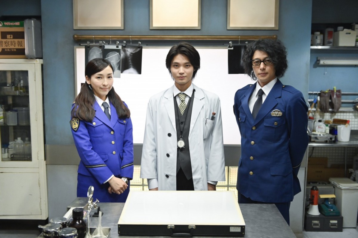 金曜ナイトドラマ『時効警察はじめました』(左から)麻生久美子、磯村勇斗、オダギリジョー