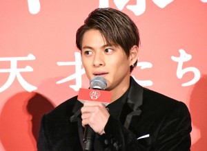 『かぐや様は告らせたい ～天才たちの恋愛頭脳戦～』完成披露舞台挨拶に登場した平野紫耀