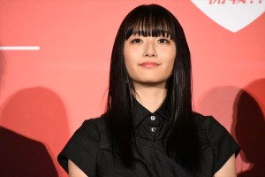 『かぐや様は告らせたい ～天才たちの恋愛頭脳戦～』完成披露舞台挨拶に登場した浅川梨奈