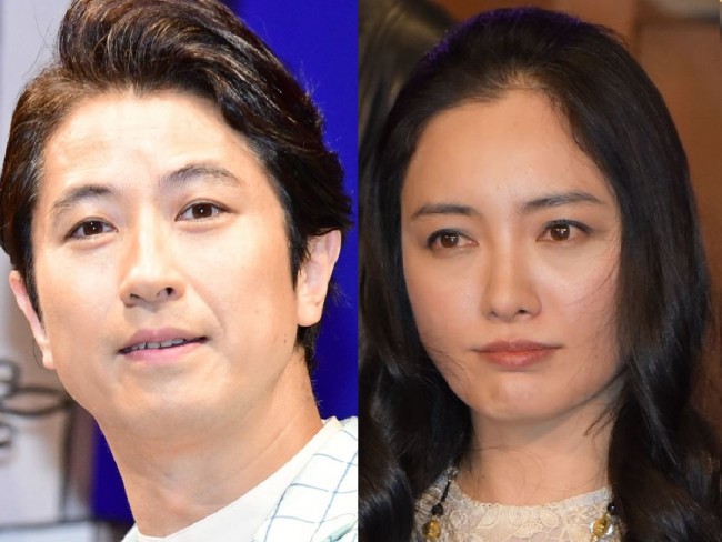 ドラマ『偽装不倫』で夫婦役を演じている（左から）谷原章介、仲間由紀恵