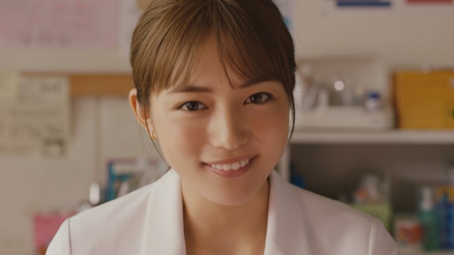 新CMで川口春奈が保健室の先生役に