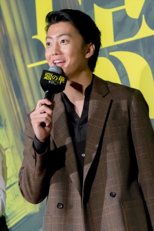 映画『惡の華』完成披露舞台挨拶に登場した伊藤健太郎