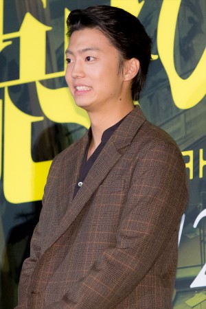 映画『惡の華』完成披露舞台挨拶に登場した伊藤健太郎
