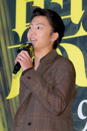 映画『惡の華』完成披露舞台挨拶に登場した伊藤健太郎