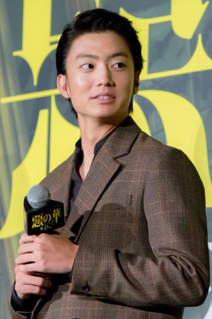 映画『惡の華』完成披露舞台挨拶に登場した伊藤健太郎