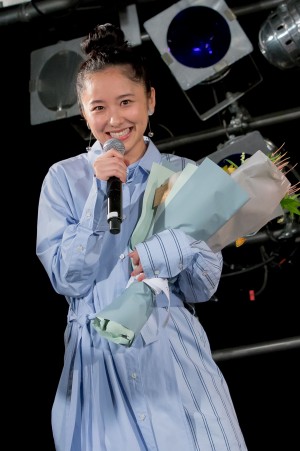 福原遥のデビューのお祝いに駆けつけた堀田真由