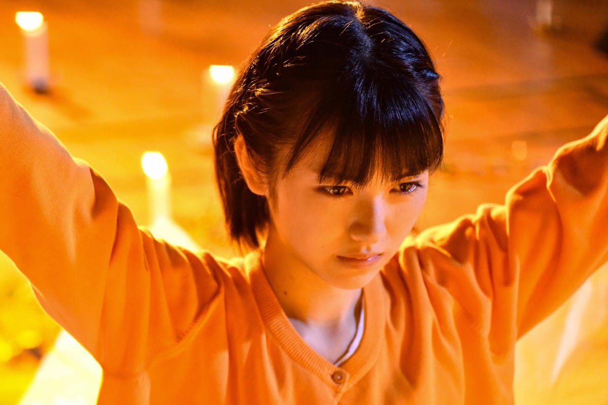 浜辺美波、腹黒アイドル役でもかわいさ 『ピュア！』今夜から3夜連続放送