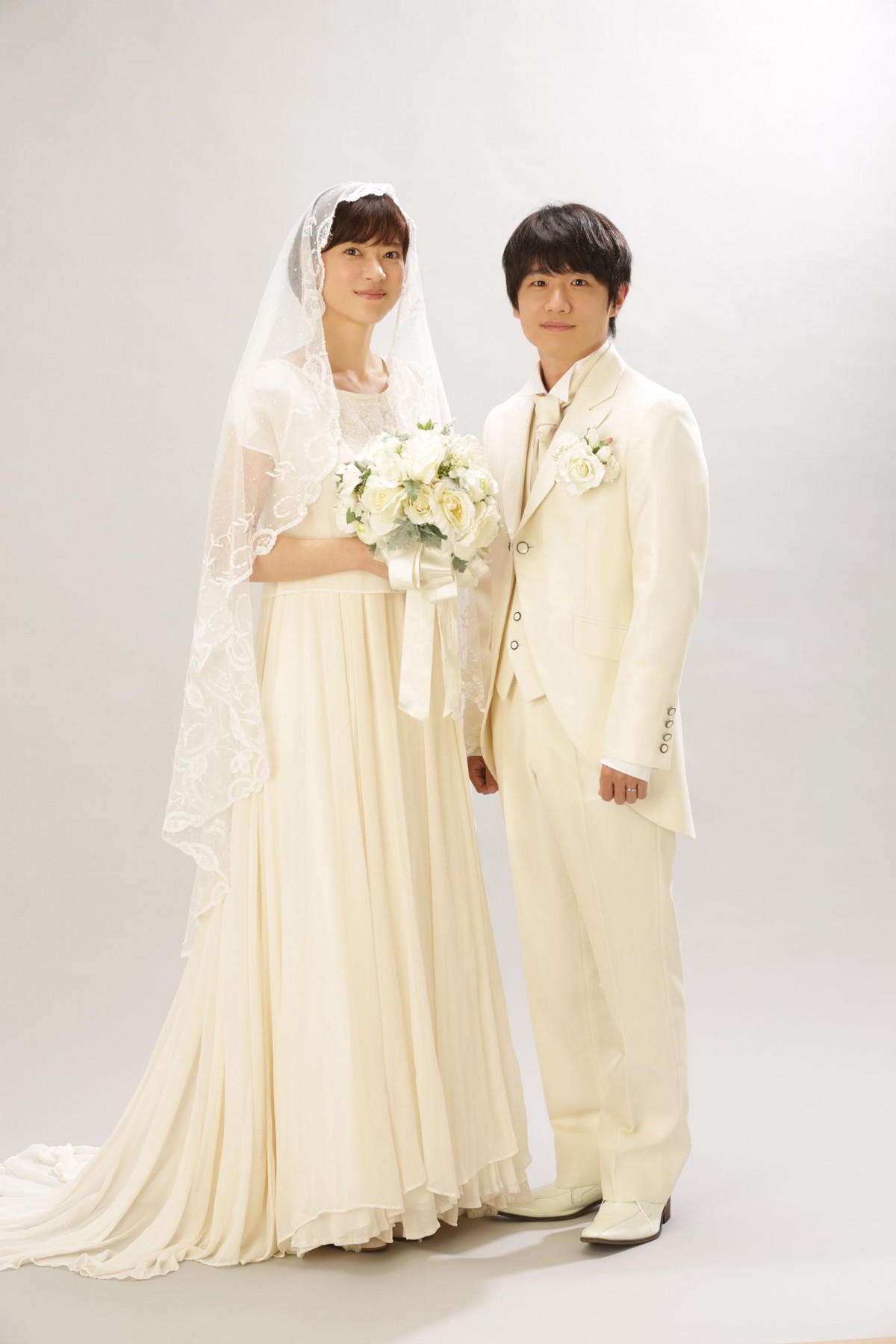 上野樹里の美しいウェディングドレス姿披露 『監察医 朝顔』結婚写真を公開