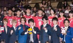 【写真】バレーボールを手に笑顔を見せる「重岡大毅」