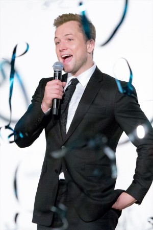 『ロケットマン』ジャパンプレミア ブルーカーペット・イベント＆舞台挨拶に登場したタロン・エガートン