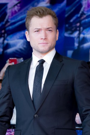 『ロケットマン』ジャパンプレミア ブルーカーペット・イベント＆舞台挨拶に登場したタロン・エガートン