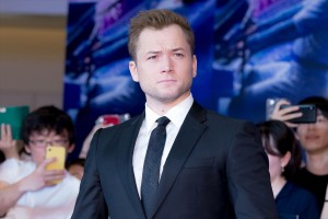 『ロケットマン』ジャパンプレミア ブルーカーペット・イベント＆舞台挨拶に登場したタロン・エガートン