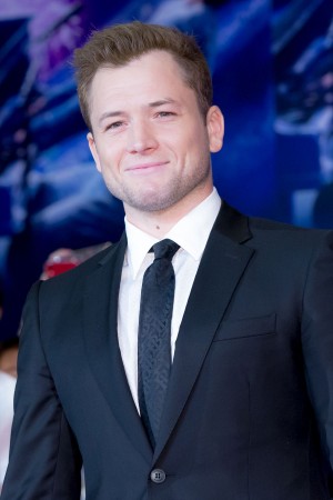 『ロケットマン』ジャパンプレミア ブルーカーペット・イベント＆舞台挨拶に登場したタロン・エガートン