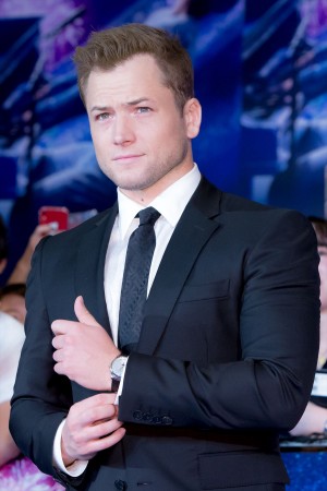 『ロケットマン』ジャパンプレミア ブルーカーペット・イベント＆舞台挨拶に登場したタロン・エガートン