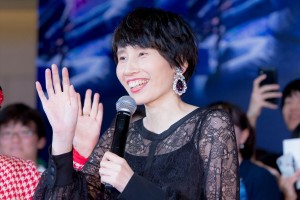 『ロケットマン』ジャパンプレミア ブルーカーペット・イベント＆舞台挨拶に登場した箕輪はるか（ハリセンボン）