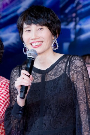 『ロケットマン』ジャパンプレミア ブルーカーペット・イベント＆舞台挨拶に登場した箕輪はるか（ハリセンボン）