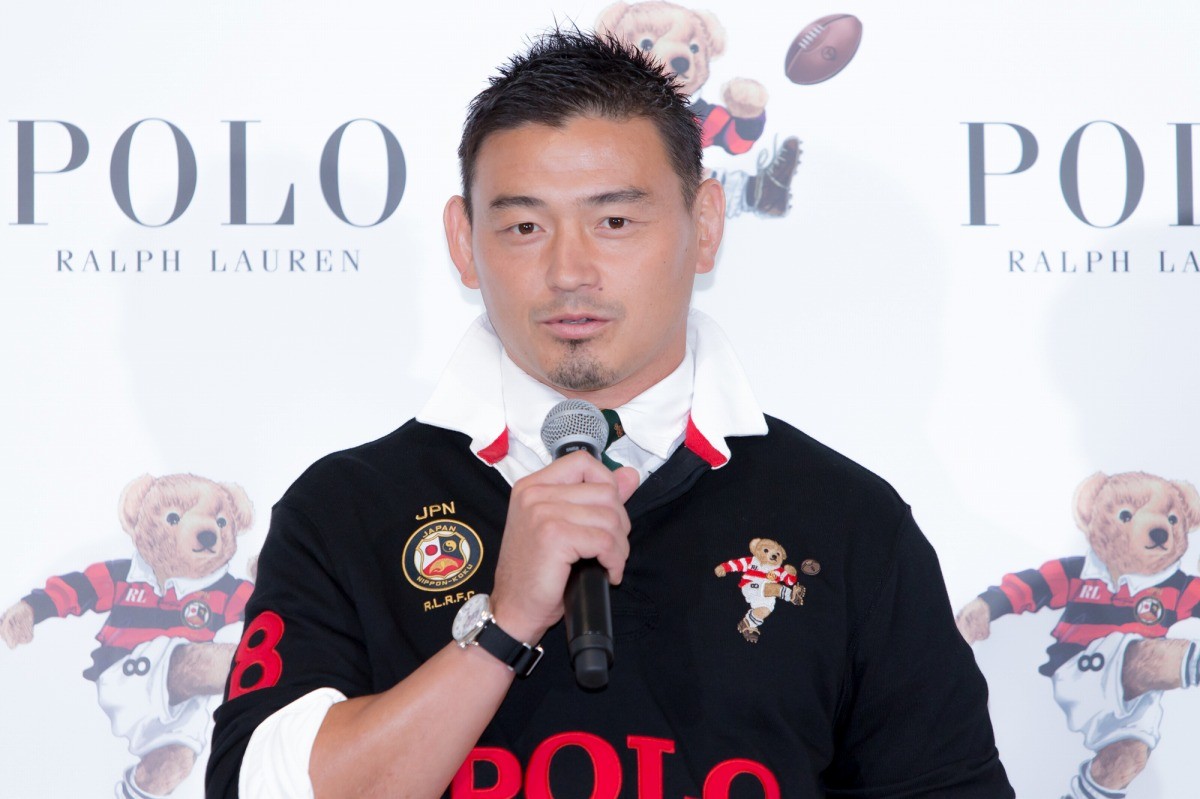 山崎紘菜、“ポロ ベア”にメロメロ　五郎丸歩選手もニッコリ