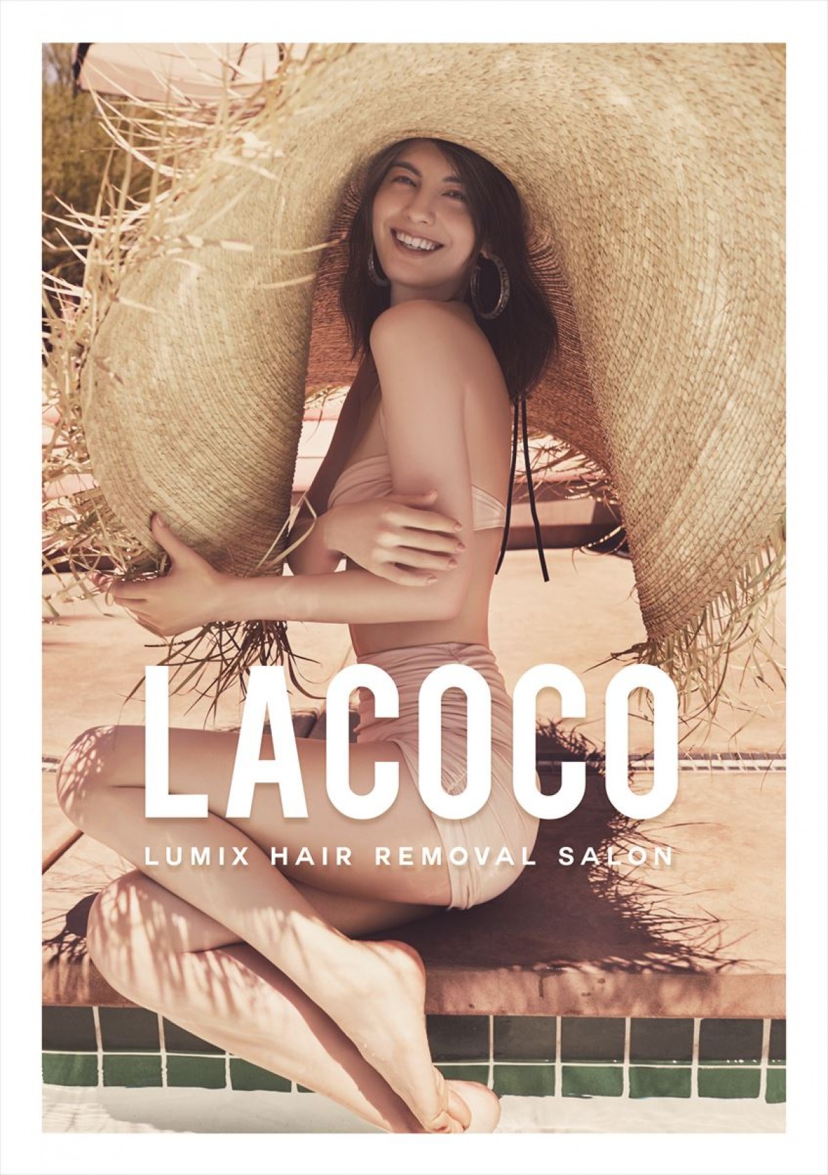 マギー、ビキニ姿で“しなやか美ボディ”をあらわ　LAで“自分を解放”
