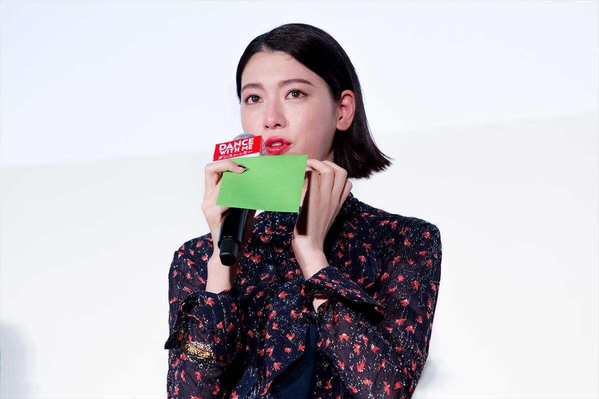三吉彩花、矢口史靖監督から手紙のサプライズに感涙